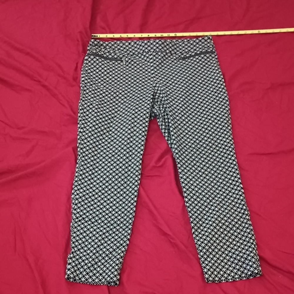 Van Heusen Woman's Black And White Professional Pants Stretchy Size 16 Like New